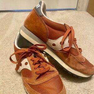 Men’s Saucony Jazz 81. Men's size 7 (women's size).  Worn a handful of of times